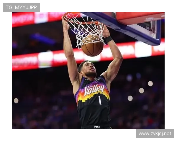 德文·布克利用挡拆拉开空间 提升关键时刻得分效率