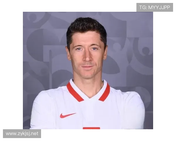 莱万多夫斯基对阵顶级中卫的对抗能力解析：是否已达顶级水平